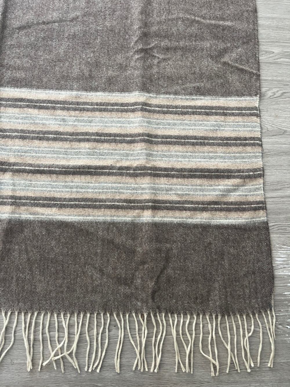 Alpaca Wool Lightweight Blanket - Picture 3 of 10